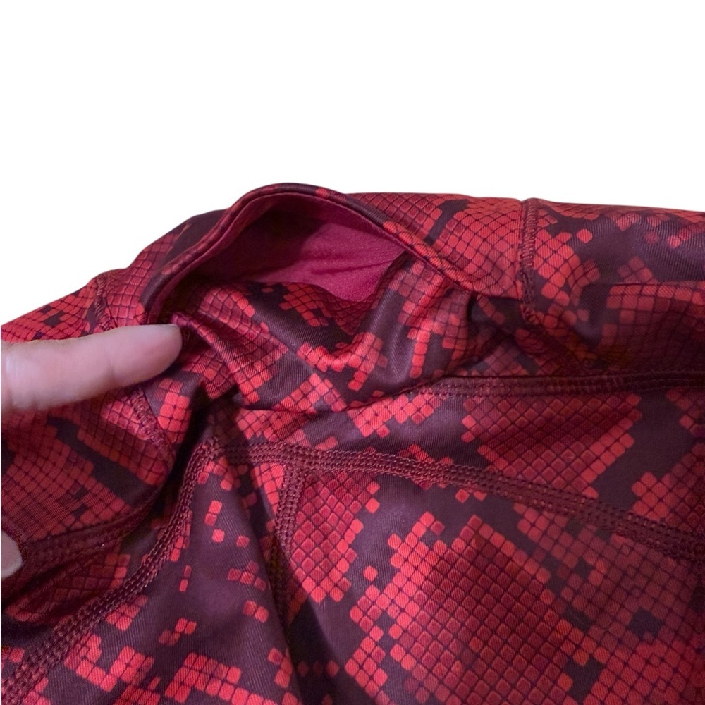Lululemon women Capri activewear 16” waist 25” length - Picture 5 of 8